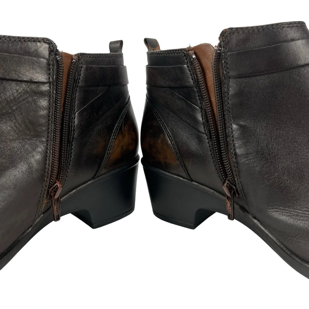 Clarks Women 9.5W Malia Hawthorn Brown Leather Side Zip‎ Ankle Boot